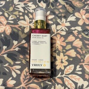 TRULY Cherry Baby After Shave Oil - Deep Red